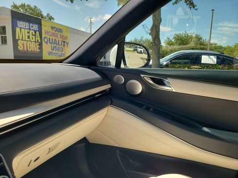 Certified 2025 Genesis GV80 3.5T Prestige AWD/4WD image 31