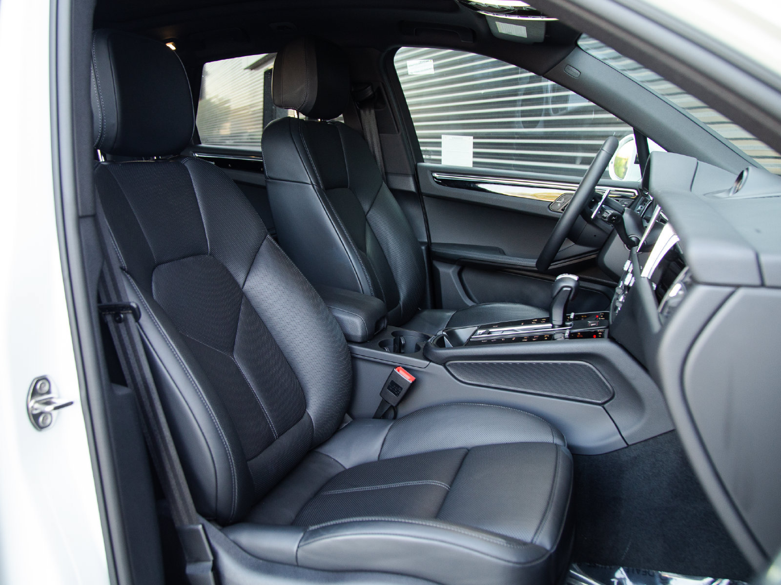 Certified 2026 Porsche Macan AWD/4WD image 26