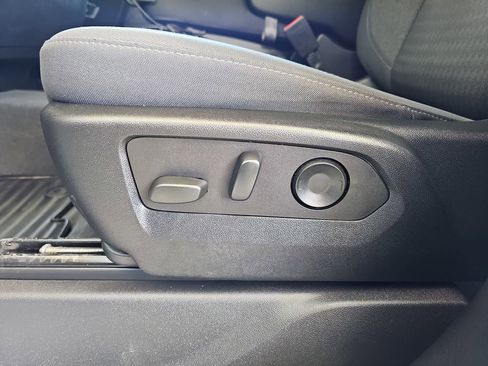 Used 2022 Chevrolet Silverado 1500 LT AWD/4WD image 33