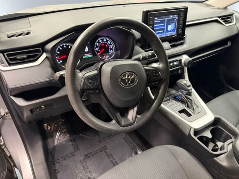 Used 2021 Toyota RAV4 LE AWD/4WD image 6