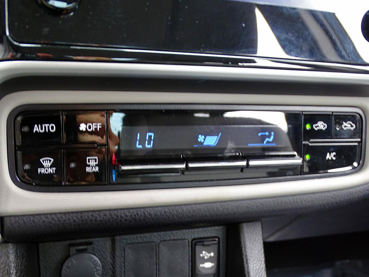 Used 2019 Toyota Corolla LE FWD image 31