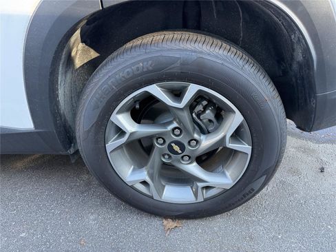 Used 2025 Chevrolet Trax LT image 16