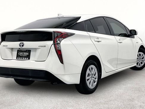 Used 2018 Toyota Prius One FWD image 2