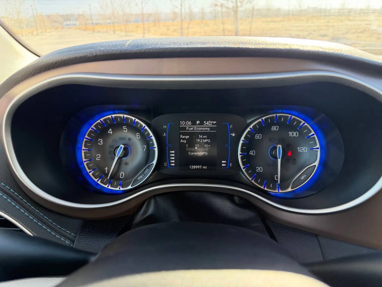 Used 2020 Chrysler Voyager Lxi FWD image 29