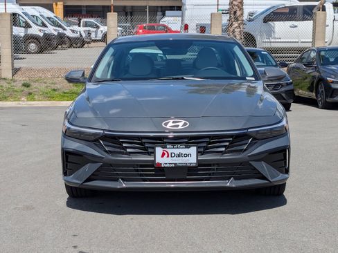 New 2025 Hyundai Elantra Limited image 2