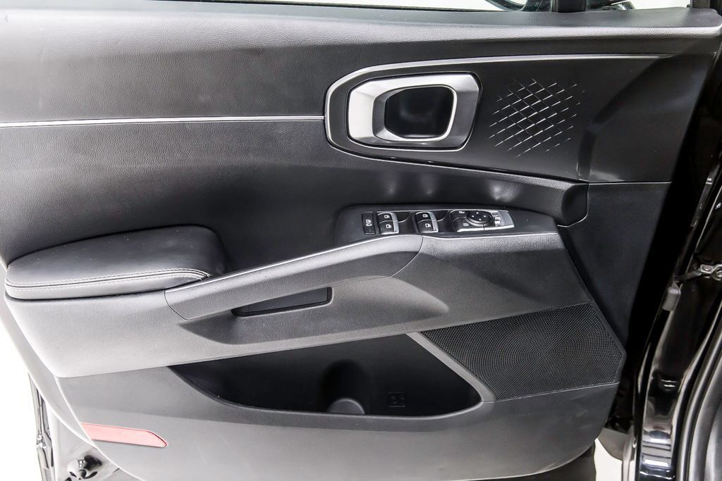 Used 2023 Kia Sorento LX FWD image 22