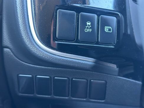 Used 2018 Mitsubishi Outlander ES image 29