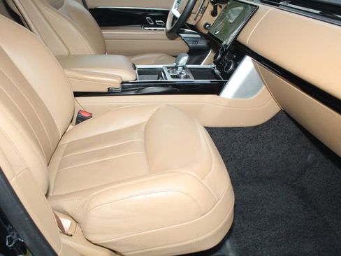 Used 2023 Land Rover Range Rover SE image 3
