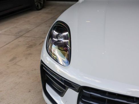Certified 2024 Porsche Macan AWD/4WD image 11