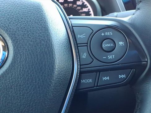Used 2020 Toyota Camry SE image 25