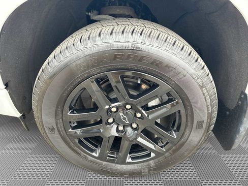 Certified 2023 Chevrolet Silverado 1500 Custom image 32