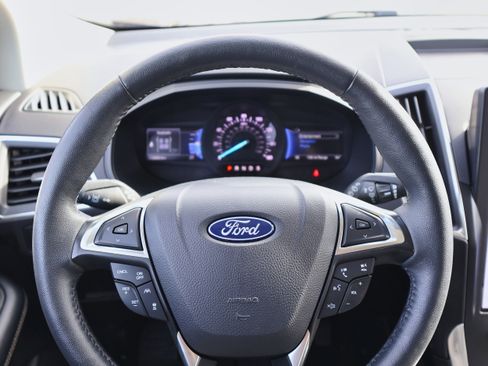 Used 2024 Ford Edge Titanium image 18