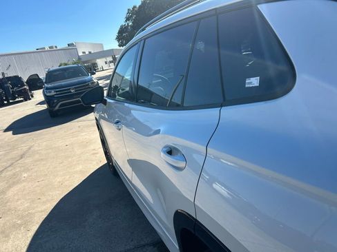 New 2026 Volkswagen Tiguan SE R-Line image 30