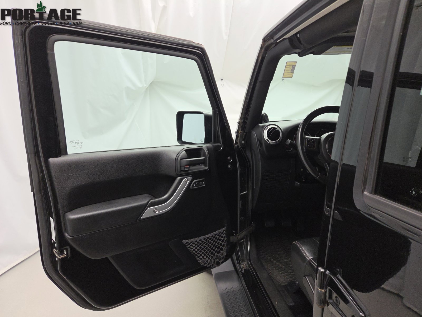 Used 2012 Jeep Wrangler Unlimited Sahara w/ Connectivity Group AWD/4WD image 12