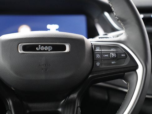 Used 2024 Jeep Grand Cherokee L Laredo image 22