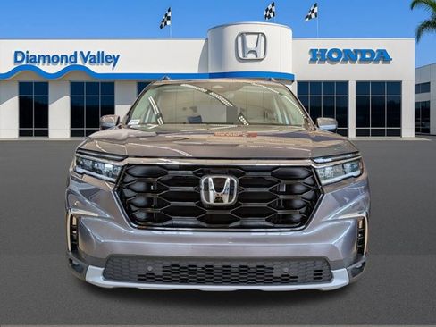 New 2025 Honda Pilot Touring image 8