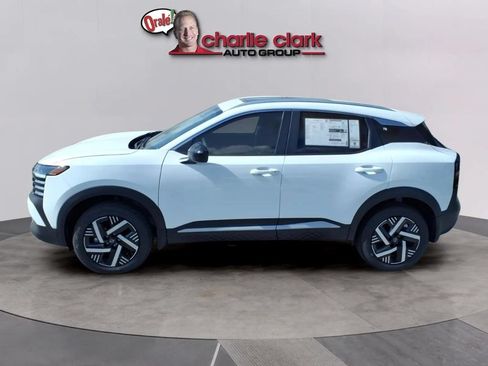 New 2026 Nissan Kicks SV w/ SV Premium Package FWD image 2
