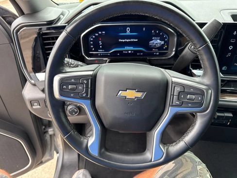 Used 2025 Chevrolet Silverado 1500 LT AWD/4WD image 21