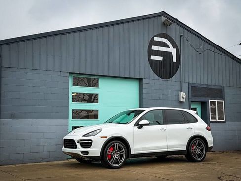 Used 2013 Porsche Cayenne Turbo image 2