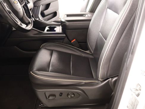 Used 2023 Chevrolet Suburban Premier image 10