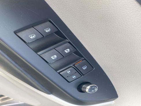 Used 2019 Toyota Highlander XLE image 14