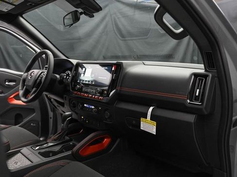 Used 2025 Nissan Frontier PRO-4X w/ Pro Convenience Package image 19