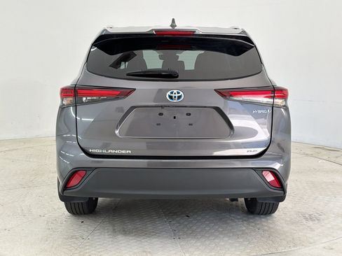 Used 2024 Toyota Highlander XLE FWD image 10