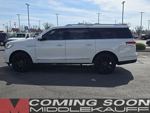 Used 2023 Lincoln Navigator L Reserve image 6