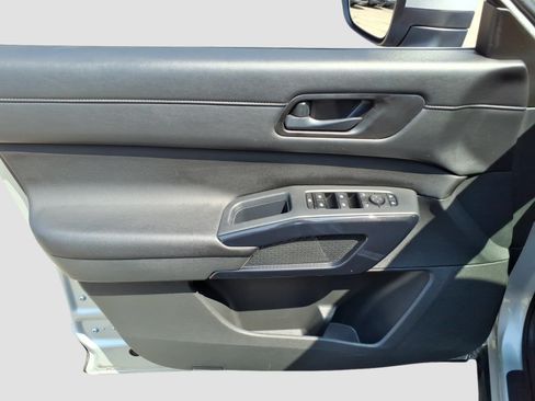 Used 2025 Nissan Pathfinder SV AWD/4WD image 21