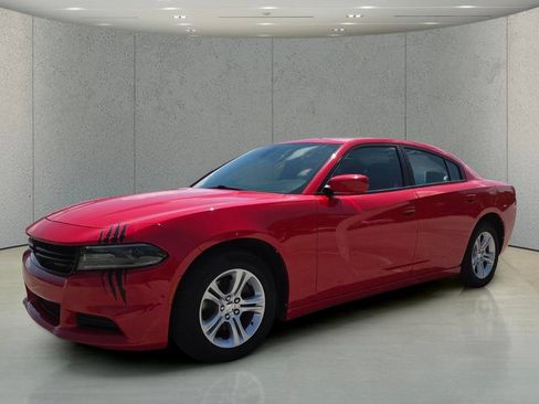 Used 2020 Dodge Charger SXT w/ Leather Interior Group RWD image 10