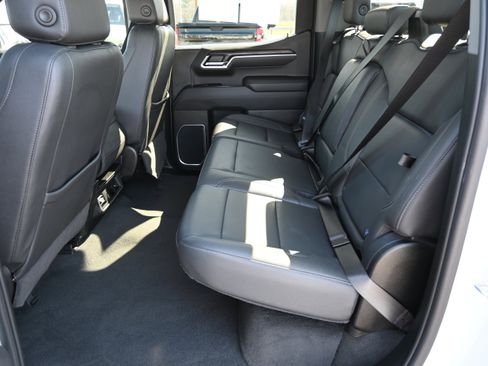 Used 2025 GMC Sierra 1500 SLT image 31