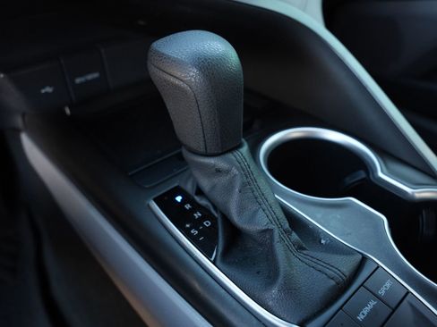 Used 2022 Toyota Camry LE image 14