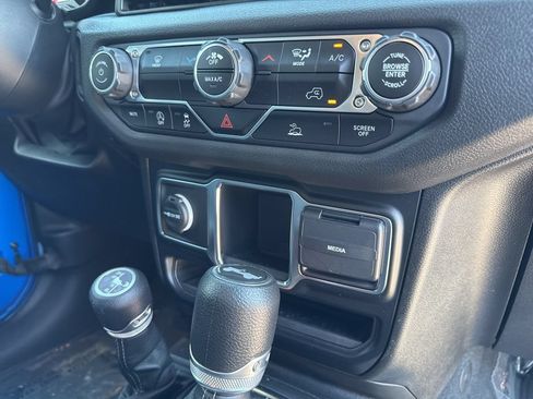 Used 2024 Jeep Wrangler Unlimited Sport AWD/4WD image 39