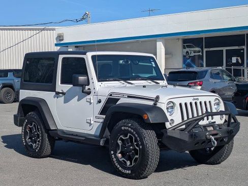 Used 2018 Jeep Wrangler Sport AWD/4WD image 2