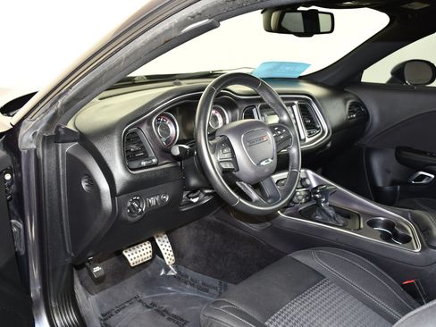 Used 2016 Dodge Challenger SXT RWD image 21