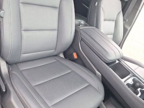 Used 2025 Chevrolet Traverse LT image 33