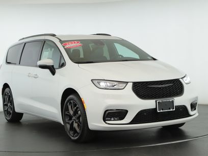 Used 2023 Chrysler Pacifica Touring-L w/ S Appearance Package