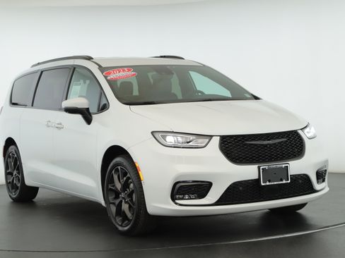 Used 2023 Chrysler Pacifica Touring-L w/ S Appearance Package image 1