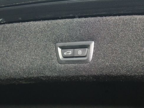 Used 2025 BMW i7 xDrive60 AWD/4WD image 8