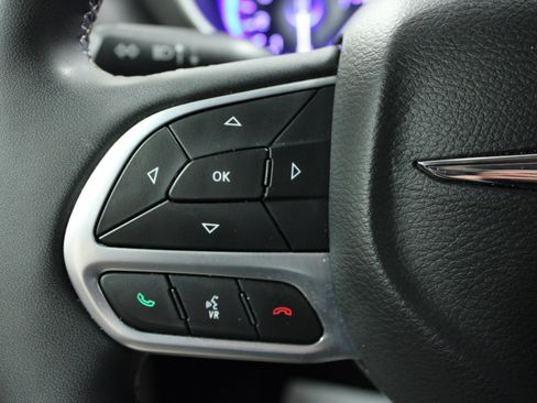 Used 2024 Chrysler Pacifica Touring-L FWD image 21