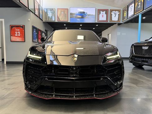 Used 2022 Lamborghini Urus AWD/4WD image 2