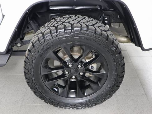 Used 2023 Jeep Gladiator Overland image 11