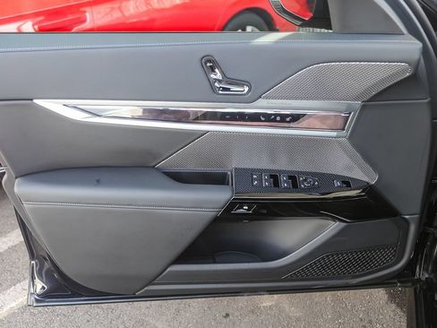 Certified 2026 BMW 740i RWD image 17