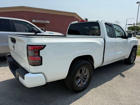Used 2025 Nissan Frontier SV RWD image 7