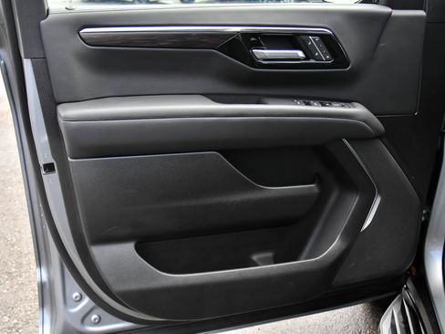 Used 2025 Chevrolet Tahoe LT image 13