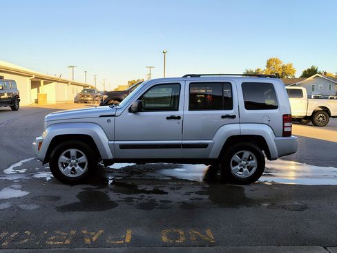 Used 2010 Jeep Liberty Sport w/ Popular Equipment Group image 3