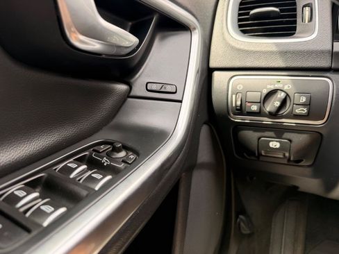 Used 2018 Volvo S60 T5 Inscription Platinum FWD image 10