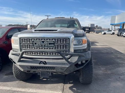 Used 2019 GMC Sierra 3500 Denali w/ Duramax Plus Package image 4