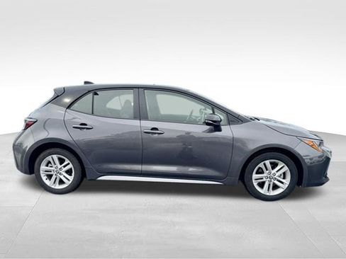 Used 2022 Toyota Corolla SE w/ SE Preferred Package FWD image 9