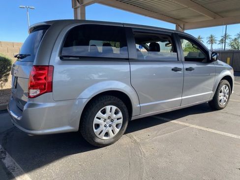 Used 2020 Dodge Grand Caravan SE w/ UConnect Hands-Free Group image 3